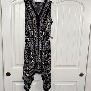 Big low hem dress by Perception. Black white zig zag size m. Belt loops. NWT
